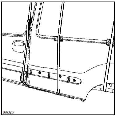 Panneau latéral rapporté